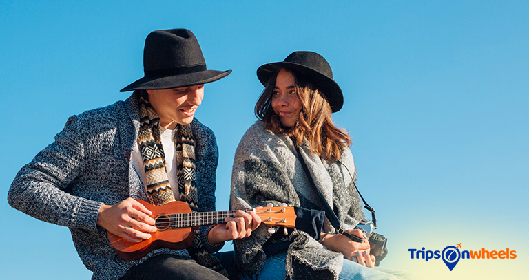Couple listen to music - Tripsonwheel